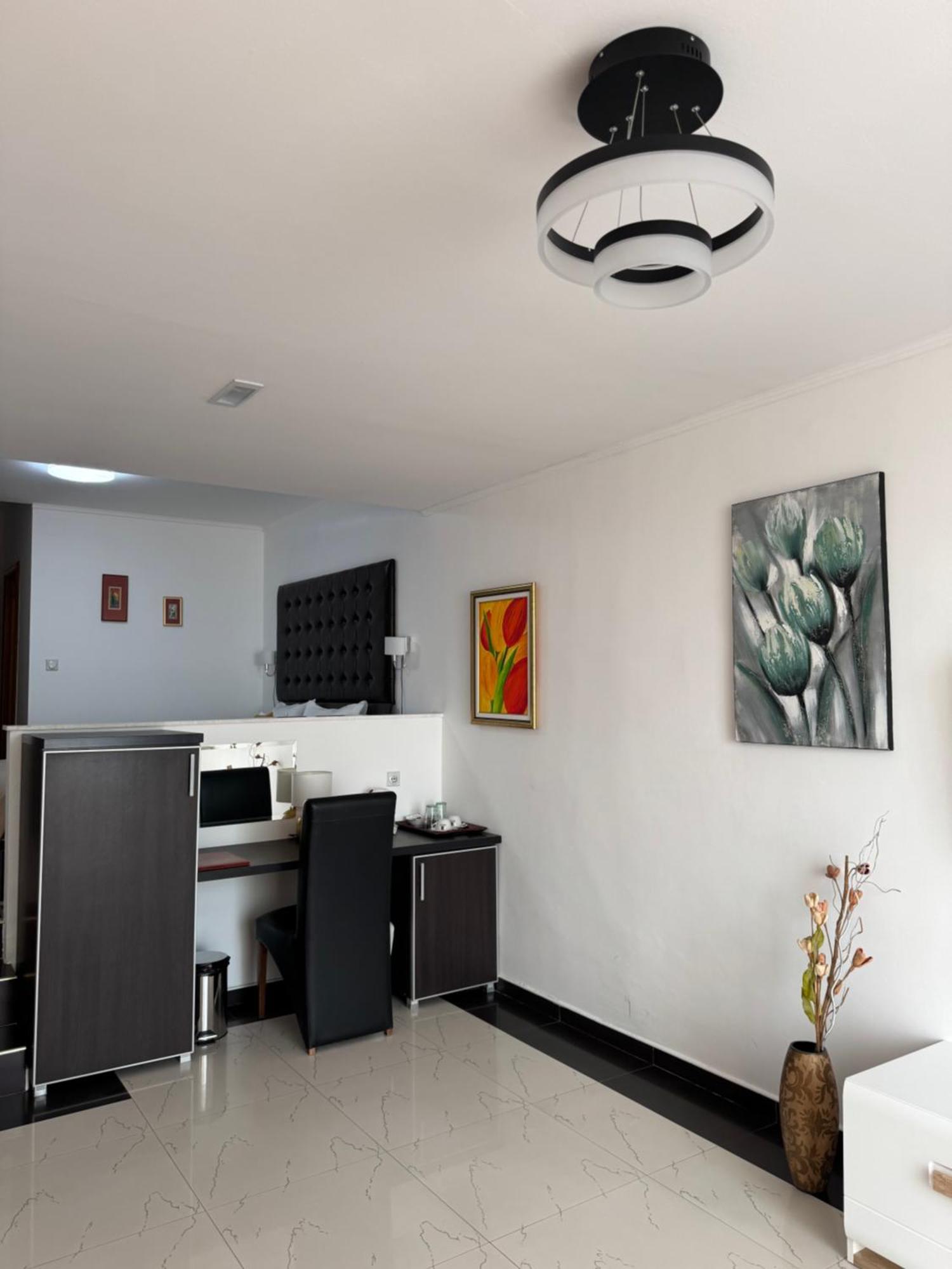 Hotel Freiburg Улцинь Екстер'єр фото