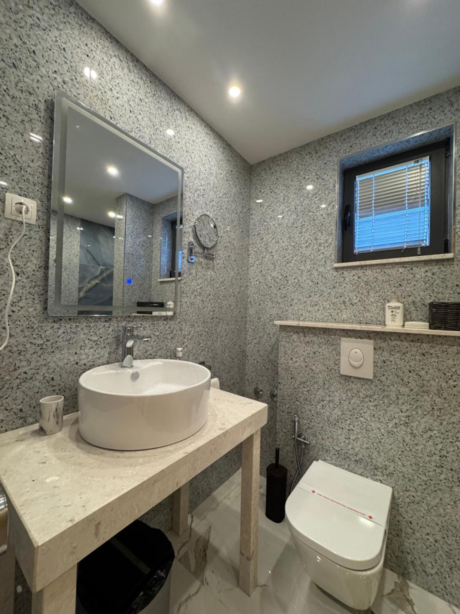 Hotel Freiburg Улцинь Екстер'єр фото