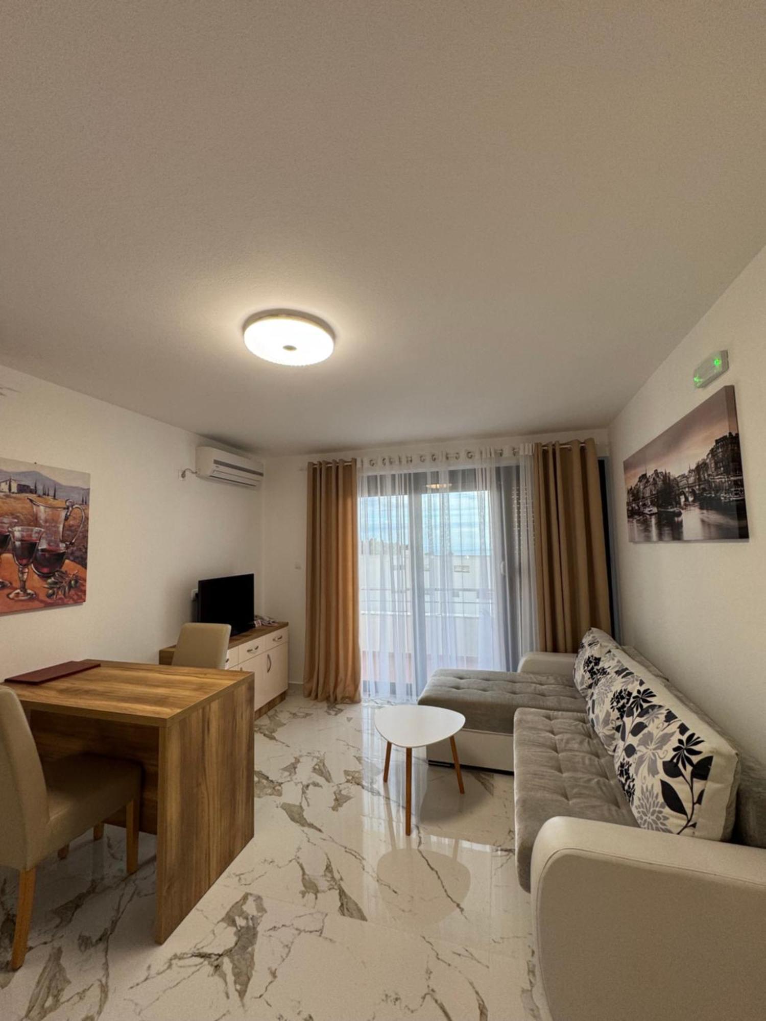 Hotel Freiburg Улцинь Екстер'єр фото