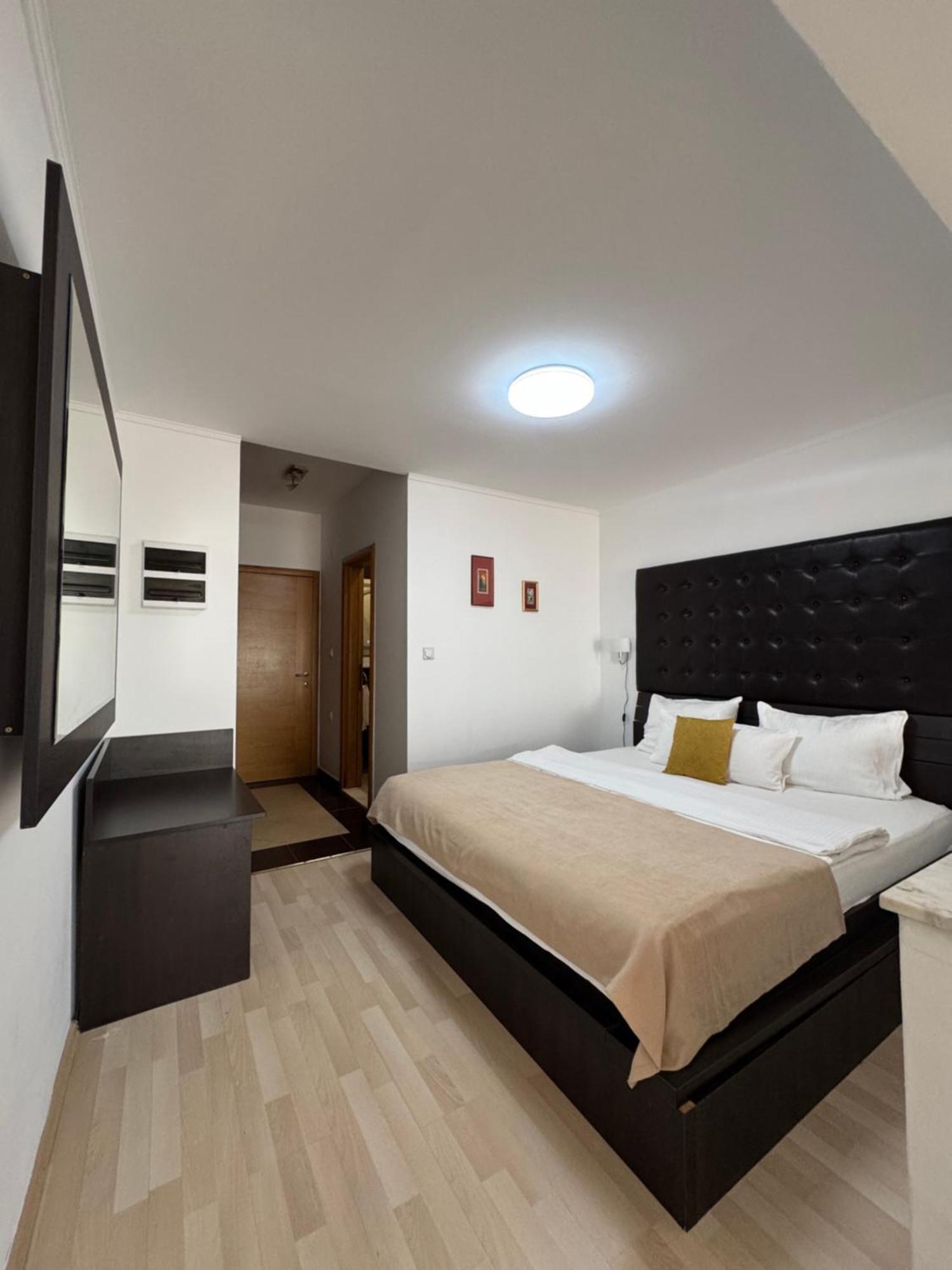 Hotel Freiburg Улцинь Екстер'єр фото