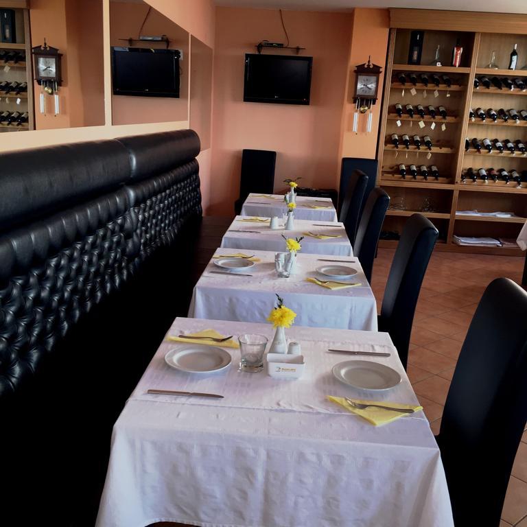 Hotel Freiburg Улцинь Екстер'єр фото