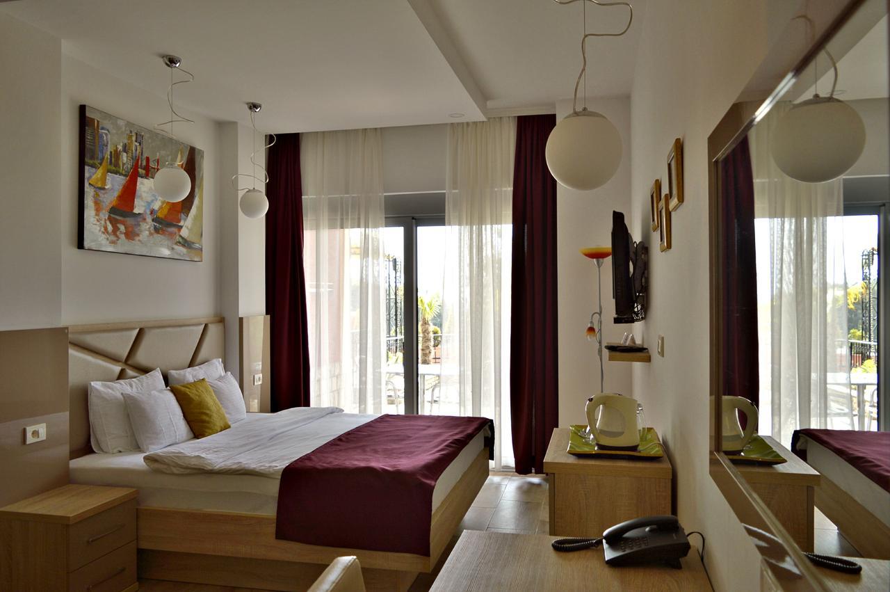 Hotel Freiburg Улцинь Екстер'єр фото